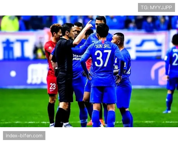 申花谢鹏飞右路引擎作用凸显 内切传中打乱防守阵型